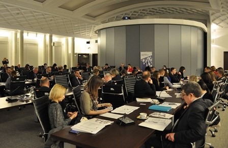 Członkowie Komitetu Monitorującego Program Polska Wschodnia podczas pierwszego posiedznia