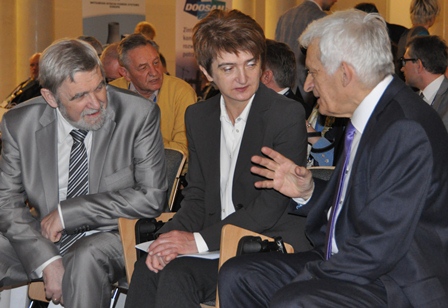 Minister Maria Wasiak w rozmowie z prof. Jerzym Buzkiem