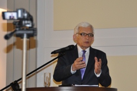 Przemawia prof. Jerzy Buzek