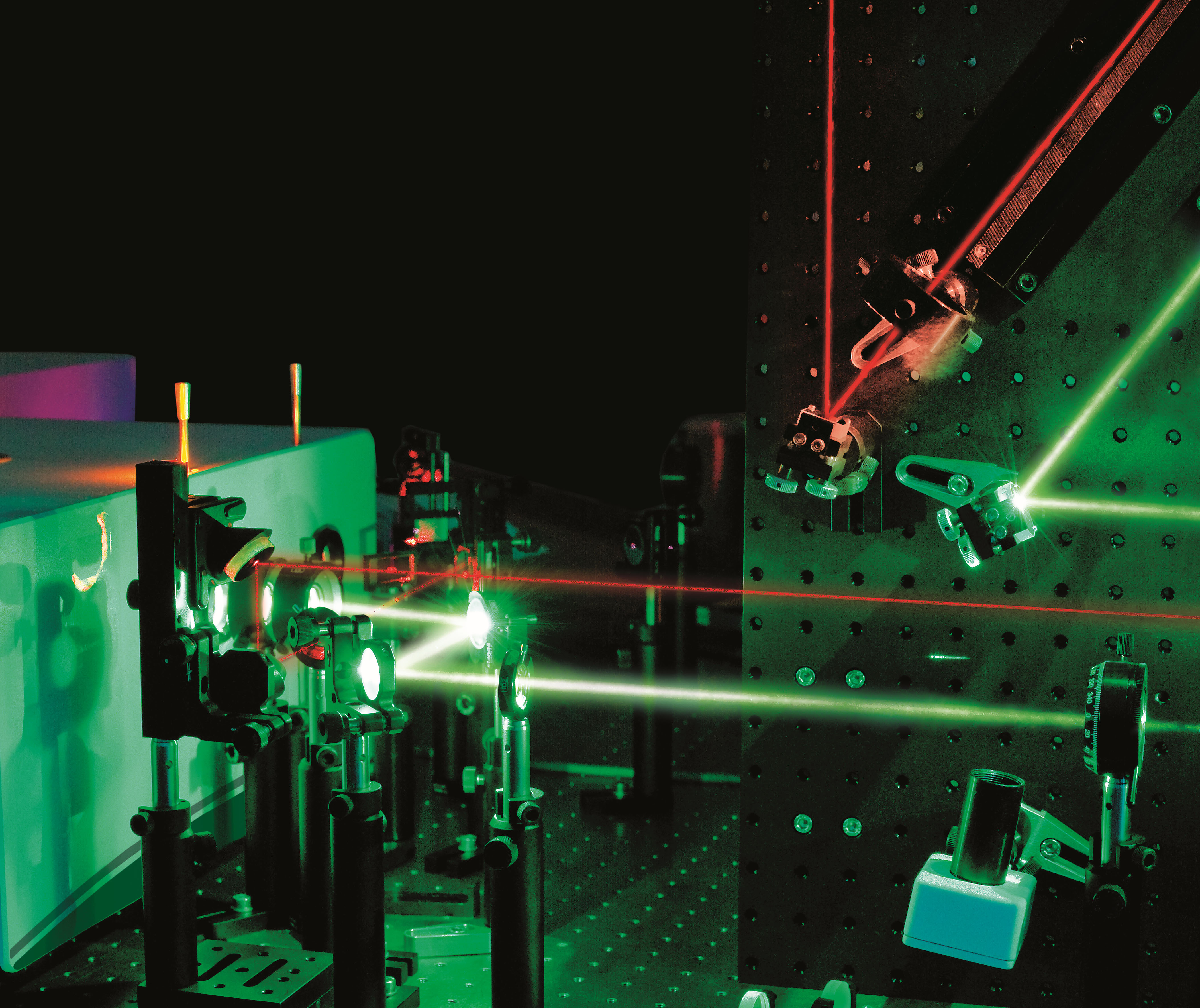 Laser system with green and red laser beams. Phot. UAB "Ekspla"