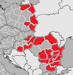 Zdjęcie przedstawia mapę Europy Wschodniej, na której zaznaczone są (na czerwono) regiony o niskich dochodach w Polsce (województwa: warmińsko-mazurskie, podlaskie, lubelskie, podkarpackie i świętokrzyskie), Bułgarii, Rumunii oraz na Węgrzech. 