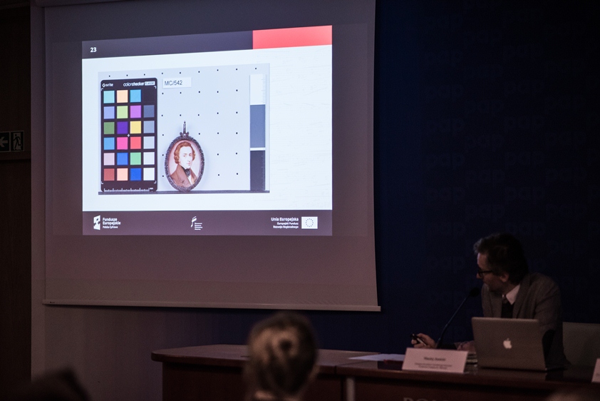 Prezentacja na konferencji - na slajdzie zdjęcie Fryderyka Chopina