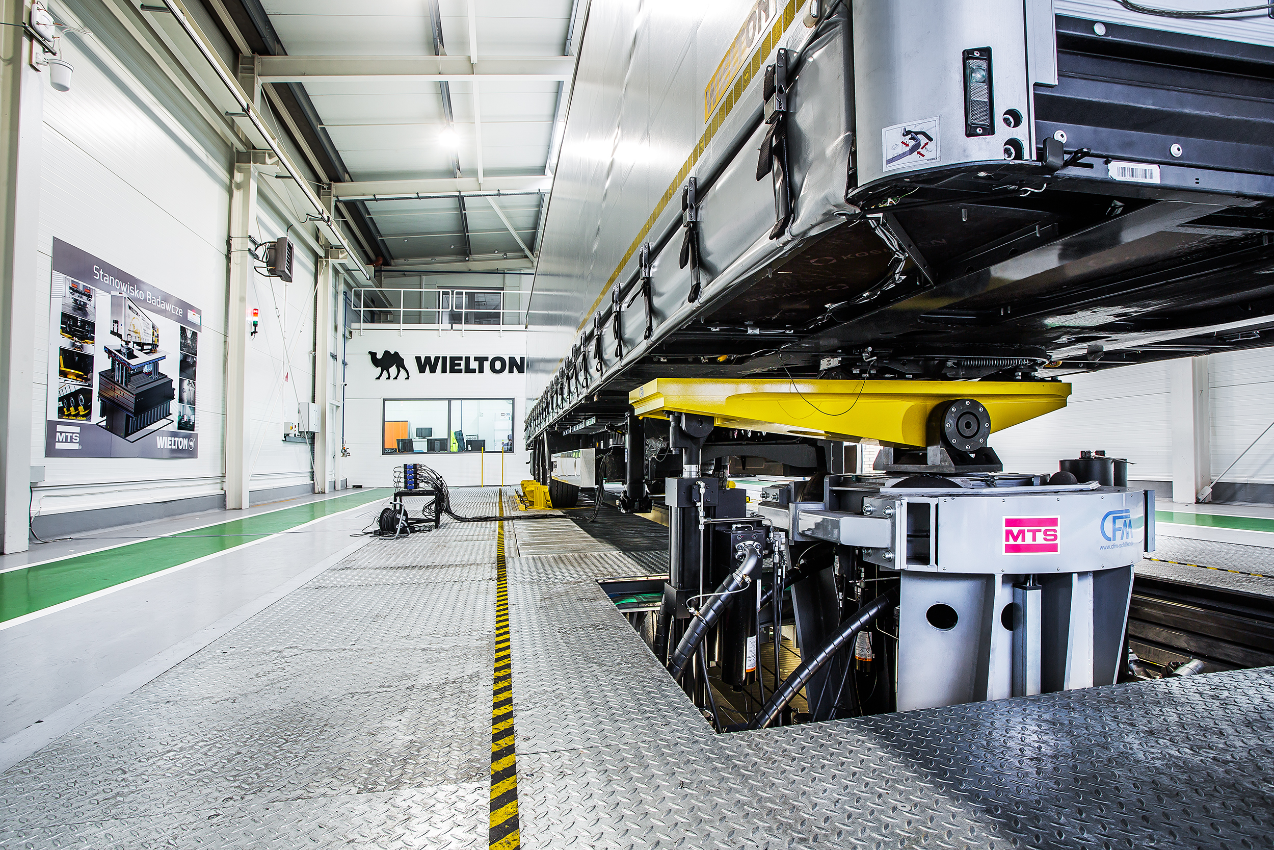 Testing a trailer floor in the prototyping hall